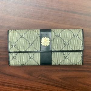 AUTHENTIC Gucci vintage wallet